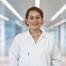 Uzm. Dr. Ayten Tan — Enfeksiyon Hastalıkları, Kartal, İstanbul. Portre fotoğrafı.