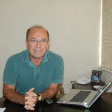 Prof. Dr. Murat Toprak — Kulak Burun Boğaz. Portre fotoğrafı.