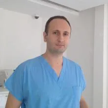 Dr. Dt. Tolga Cehiz — Mersin. Portre fotoğrafı.
