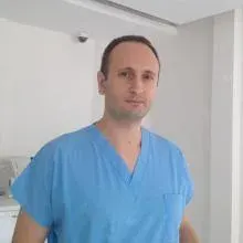 Dr. Dt. Tolga Cehiz — Mersin. Portre fotoğrafı.