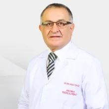 Op. Dr. Vedat Deniz — Genel Cerrahi, Karşıyaka, İzmir. Portre fotoğrafı.