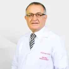 Op. Dr. Vedat Deniz — Genel Cerrahi, Karşıyaka, İzmir. Portre fotoğrafı.