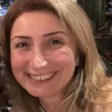 Uzm. Dr. Pelin Kaplan Sayan — Psikiyatri, İstanbul. Portre fotoğrafı.