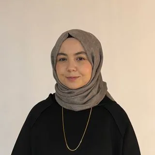 Kl. Psk. Betül Tıraş — Psikoloji, İstanbul. Portre fotoğrafı.