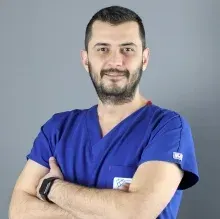 Dt. Tolga Topal — Diş Hekimi, Ankara. Portre fotoğrafı.