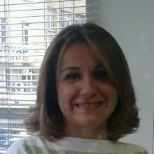 Dt. Ayşe Uçar Alpay — Diş Hekimi, İstanbul. Portre fotoğrafı.