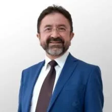 Prof. Dr. Taner Yiğit — Genel Cerrahi, İstanbul. Portre fotoğrafı.