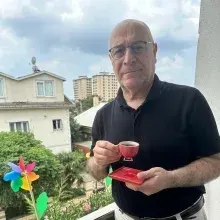 Dr. Öğr. Üyesi Hikmet Dulundu — İstanbul. Portre fotoğrafı.