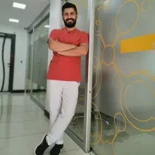 Dt. Süleyman Çetinkaya — Diş Hekimi. Portre fotoğrafı.