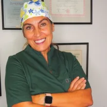 Dt. Arzu Demircioğlu — Diş Hekimi, İstanbul. Portre fotoğrafı.