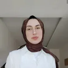Dkt. Zeynep Asude Rana Aktaş — Dil ve Konuşma Terapisi. Portre fotoğrafı.