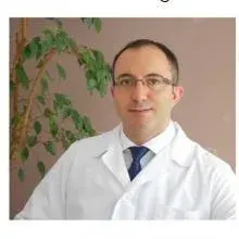 Doç. Dr. Emre Hocaoğlu — Plastik Rekonstrüktif Ve Estetik Cerrahi, İstanbul. Portre fotoğrafı.