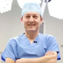 Prof. Dr. Uğur Çınar — Kulak Burun Boğaz, İstanbul. Portre fotoğrafı.
