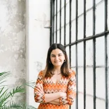 Psk. Aslı Taşdemiroğlu Onbaşı — Psikoloji, İstanbul. Portre fotoğrafı.