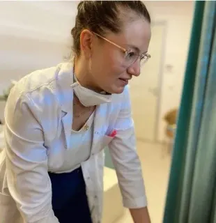 Op. Dr. Gizem Sarıiz profilinde yer alan galeri fotoğrafı.