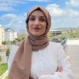 Dyt. Nidanur Kaya — Diyetisyen. Portre fotoğrafı.