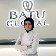 Dt. Feyza Batu Cenan — Diş Hekimi, Bahçelievler, İstanbul. Portre fotoğrafı.