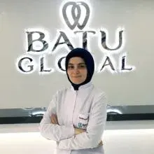 Dt. Feyza Batu Cenan — Diş Hekimi, Bahçelievler, İstanbul. Portre fotoğrafı.