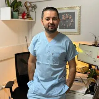 Op. Dr. Taner Kafadar — Kadın Hastalıkları Ve Doğum, Mersin. Portre fotoğrafı.