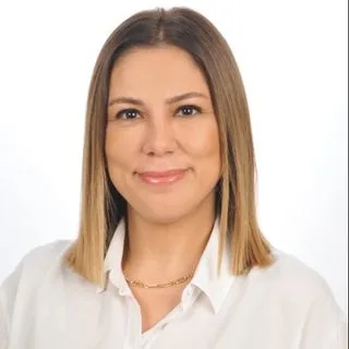 Uzm. Dr. Nurhan Kaya — Nöroloji, İstanbul. Portre fotoğrafı.