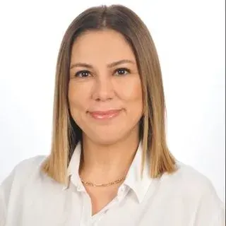 Uzm. Dr. Nurhan Kaya — Nöroloji, İstanbul. Portre fotoğrafı.