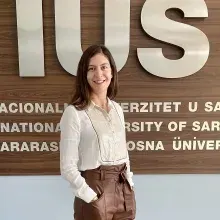 Uzm. Dr. Pınar Ünal Aydın — Psikiyatri, İstanbul. Portre fotoğrafı.