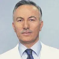 Op. Dr. Nusret Baş — Göz Hastalıkları, Şişli, İstanbul. Portre fotoğrafı.