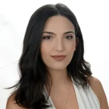 Psk. Betül Karabayır — Psikoloji, İzmir. Portre fotoğrafı.