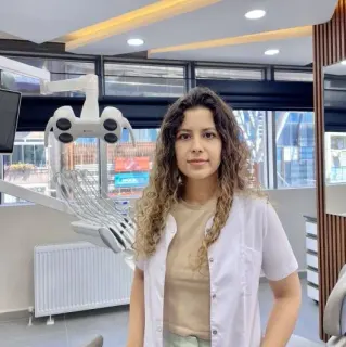 Dt. Ebru Araz profilinde yer alan galeri fotoğrafı.