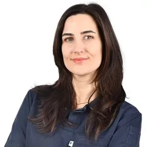 Uzm. Dt. Esra İrem Yiğit — Maltepe, İstanbul. Portre fotoğrafı.