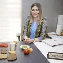 Dyt. Buşra Kavukçu — Diyetisyen. Portre fotoğrafı.