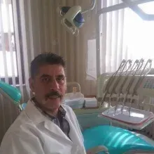 Dt. Hasan Yalçın — Diş Hekimi, Muratpaşa, Antalya. Portre fotoğrafı.