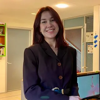 Psk. Dan. Elif Nazlı Karabacak — Psikolojik Danışma ve Rehberlik, İstanbul. Portre fotoğrafı.