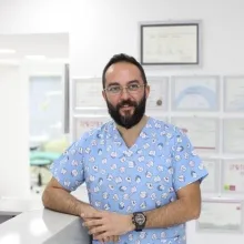 Dt. Erman Ürer — Diş Hekimi, Samsun. Portre fotoğrafı.