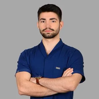 Dt. Berkay Akbaşak — Diş Hekimi, İstanbul. Portre fotoğrafı.