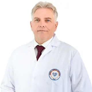 Op. Dr. Güray Şıracı — Kalp Ve Damar Cerrahisi, Denizli. Portre fotoğrafı.