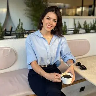 Dkt. Nisa Tuana Özer — Dil ve Konuşma Terapisi, Bursa. Portre fotoğrafı.