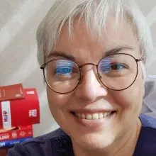 Uzm. Dr. Zerrin Çeliker — Dermatoloji, Çankaya, Ankara. Portre fotoğrafı.