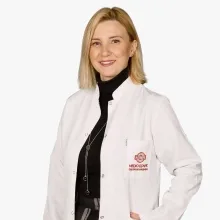 Op. Dr. Betül Atakan — Kadın Hastalıkları Ve Doğum, Gaziosmanpaşa, İstanbul. Portre fotoğrafı.
