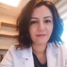 Uzm. Dr. Şerife Deniz Ak Tura — Nöroloji, Kocaeli. Portre fotoğrafı.