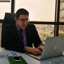 Doç. Dr. Emre Tepeli — Tıbbi Genetik, İstanbul. Portre fotoğrafı.