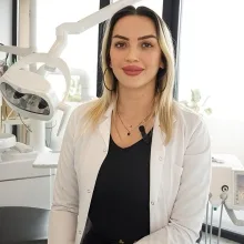 Dt. Fatma Tuğçe Arı — Diş Hekimi, Samsun. Portre fotoğrafı.