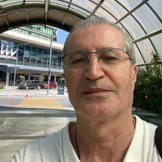 Prof. Dr. Hasan Bektaş — Genel Cerrahi, İstanbul. Portre fotoğrafı.