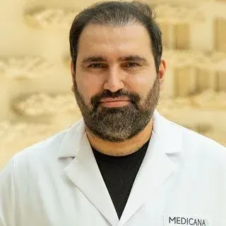 Doç. Dr. Ömer Faruk Elmas — Dermatoloji, Beylikdüzü, İstanbul. Portre fotoğrafı.