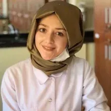 Dt. Betül Akar İlhan — Diş Hekimi, İstanbul. Portre fotoğrafı.