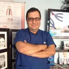 Dt. Yusuf Sert — Diş Hekimi, İstanbul. Portre fotoğrafı.