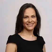 Op. Dr. Eda Işıl — Plastik Rekonstrüktif Ve Estetik Cerrahi, İstanbul. Portre fotoğrafı.