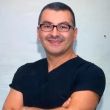 Op. Dr. Tayfun Demirel — Kulak Burun Boğaz, İstanbul. Portre fotoğrafı.