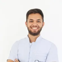 Dt. Ramazan Eriş — Diş Hekimi. Portre fotoğrafı.