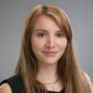 Uzm. Dr. Esra Metko — Fiziksel Tıp Ve Rehabilitasyon, Pendik, İstanbul. Portre fotoğrafı.